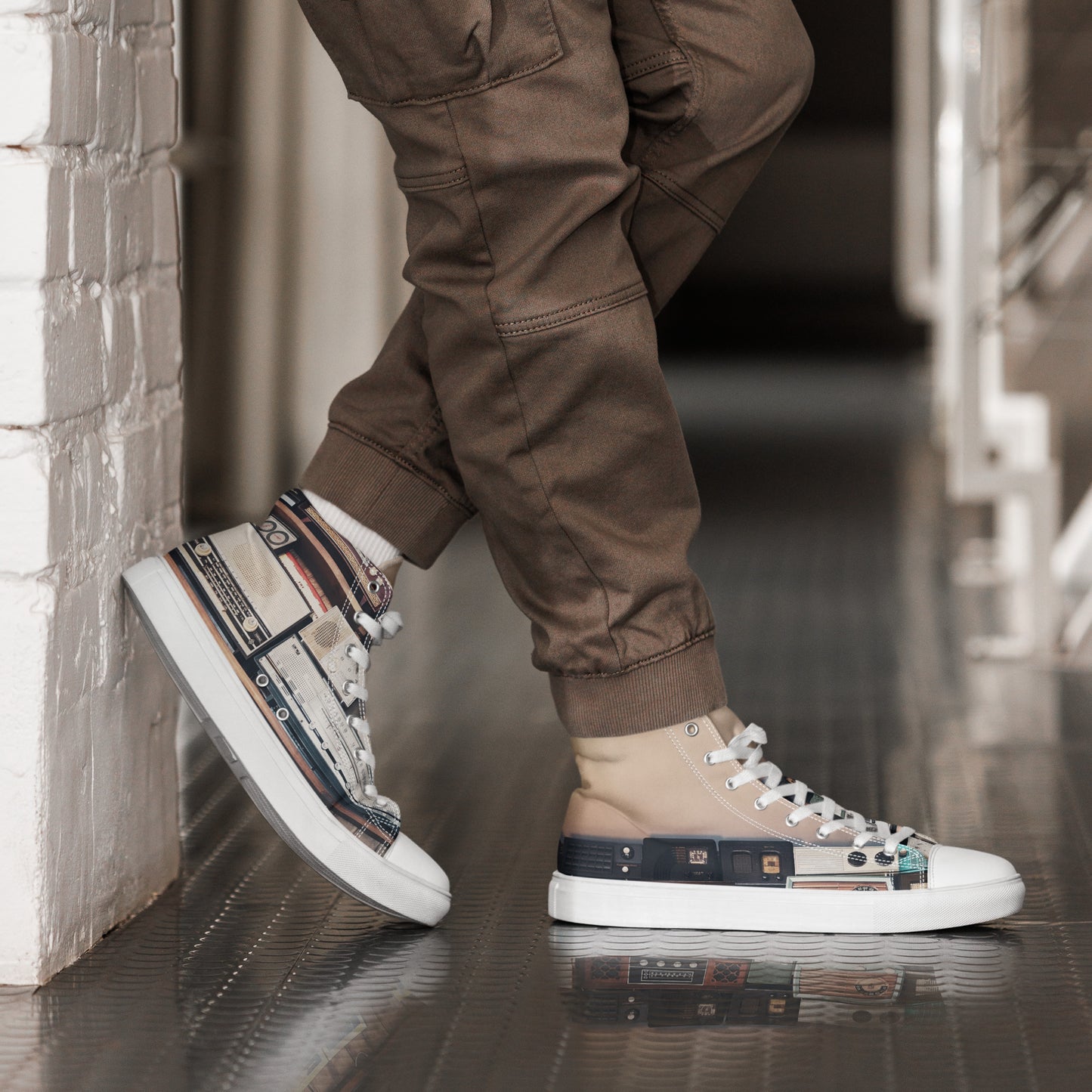 Nostalgic Radio Men’s high top canvas shoes